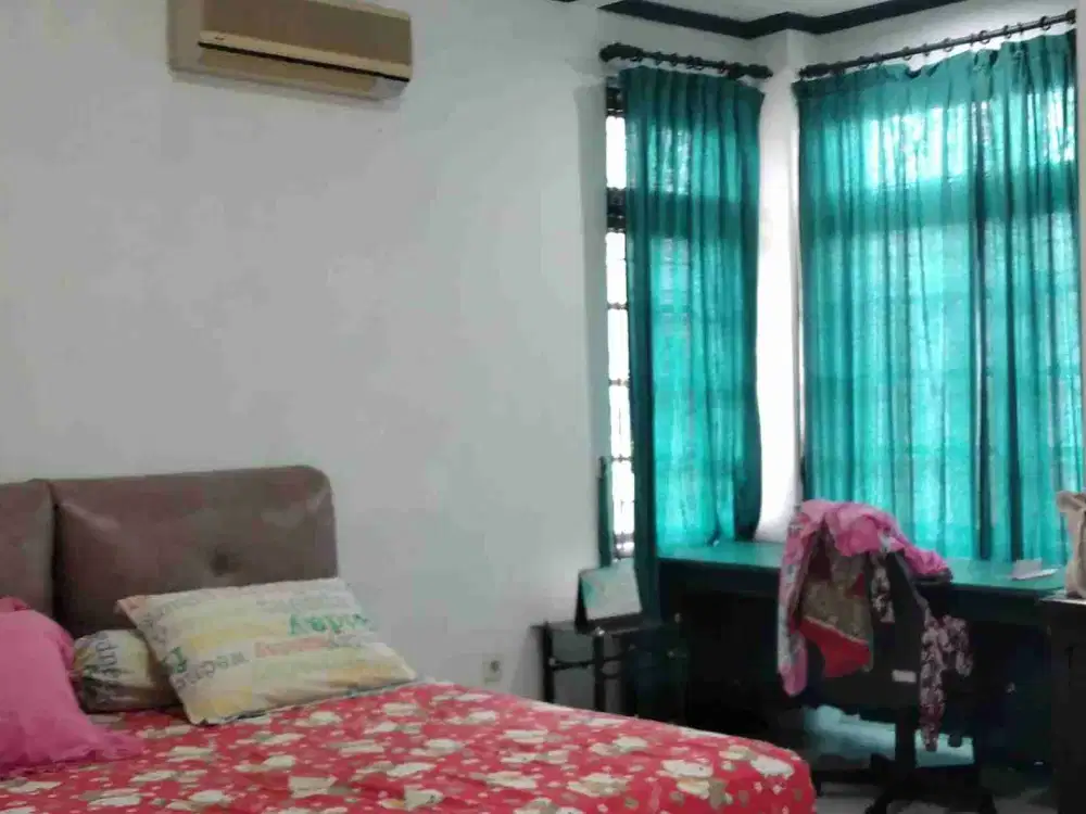 Disewakan Rumah Full Furnish 2 Lantai Lokasi komplek Royal Sumatra
