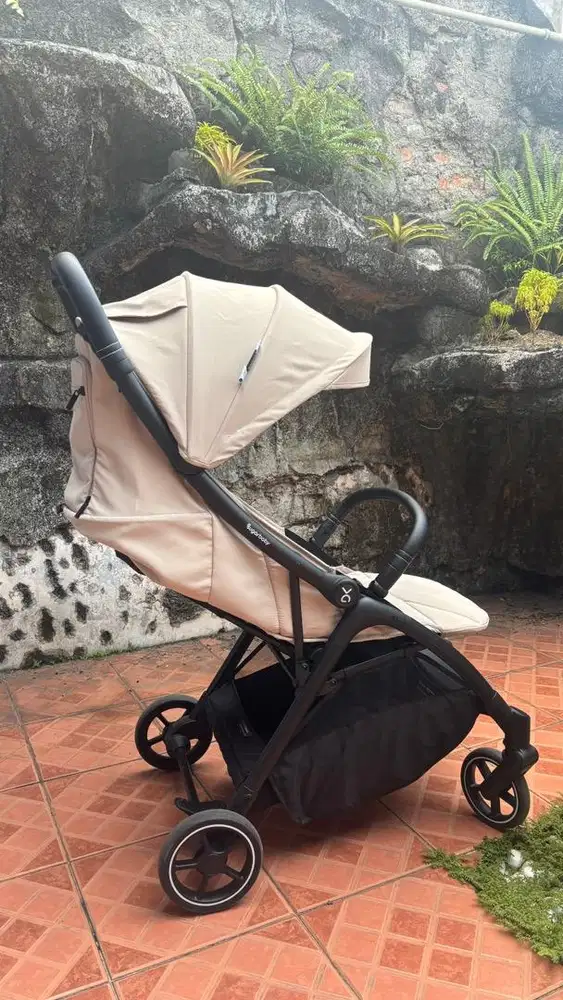 SUGAR BABY STROLLER LUX GO (Like New)