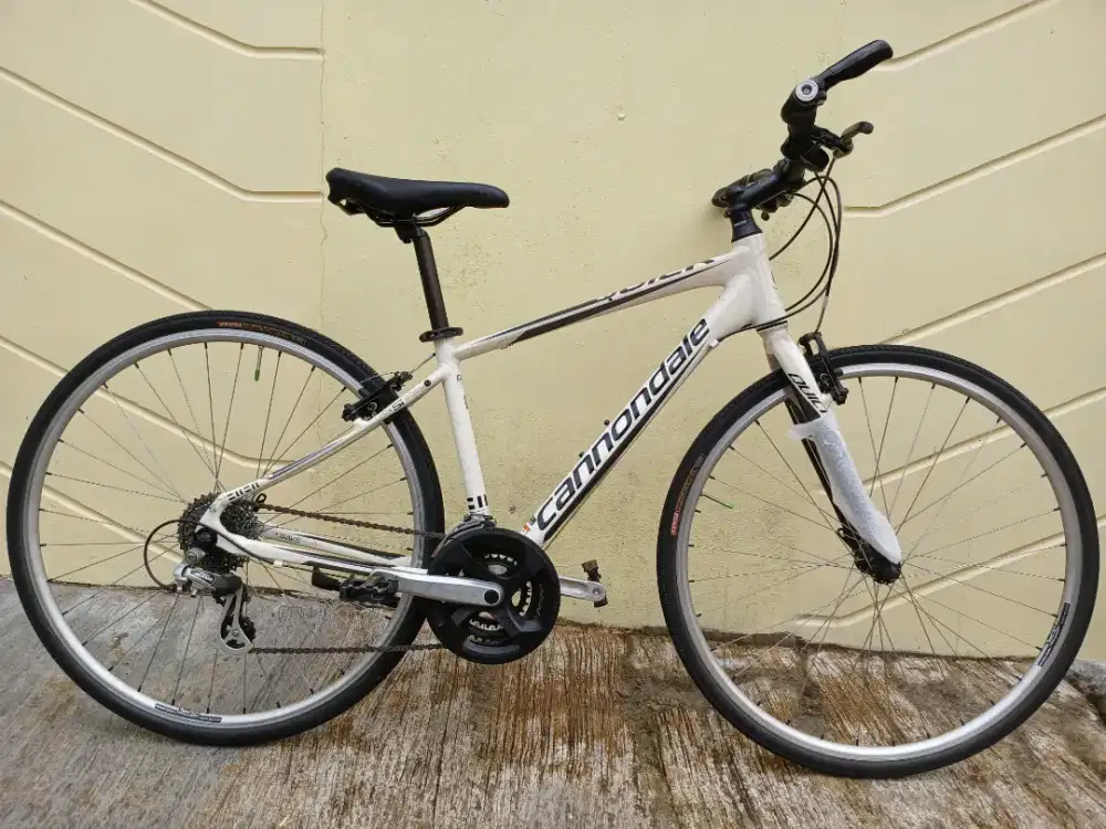 SEPEDA HYBRID KLASIK CANNONDALE QUICK 4.0 - PRELOVED (BUKAN POLYGON)