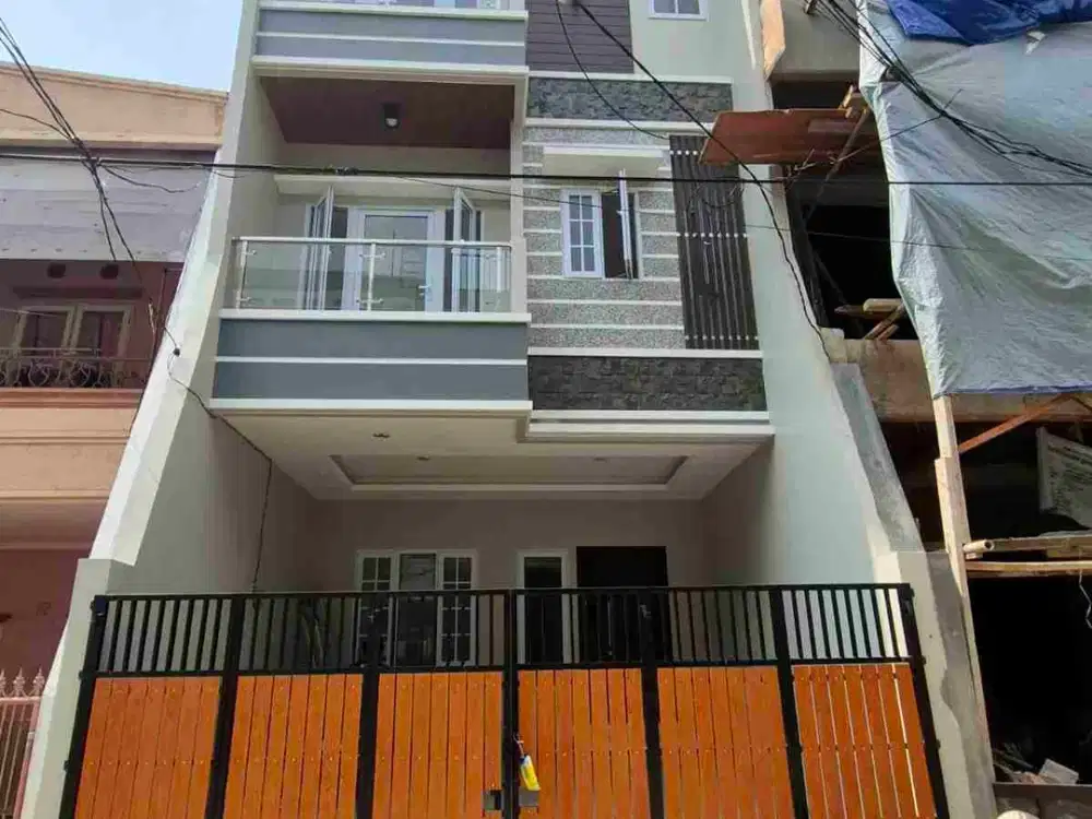 RUMAH BARU 3,5 LANTAI DI MANDALA TOMANG, JAKARTA BARAT