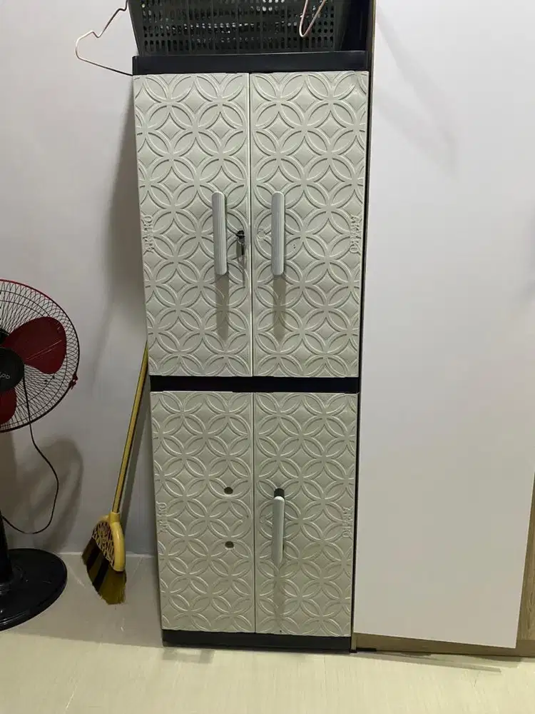 Lemari Plastik dua pintu