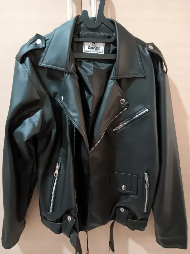 JAKET KULIT HITAM WANITA