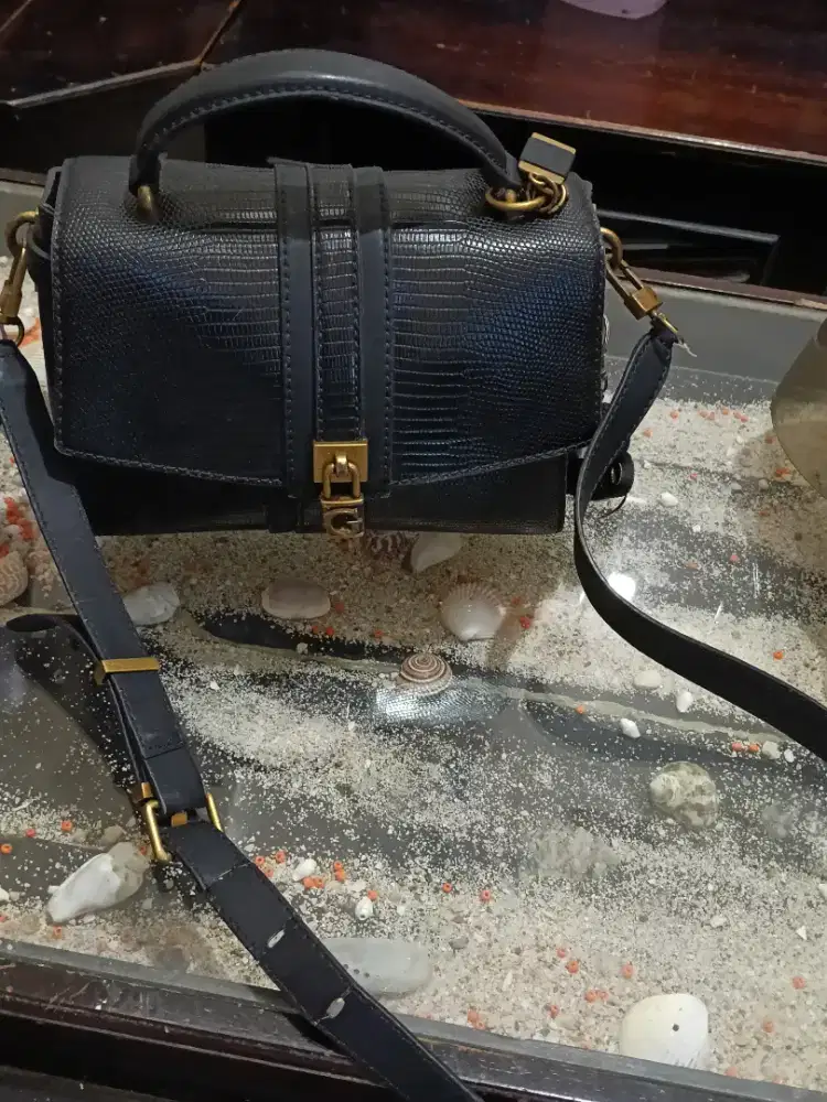 Tas Wanita Hitam Elegan Selempang & Handbag Bekas Masih Bagus