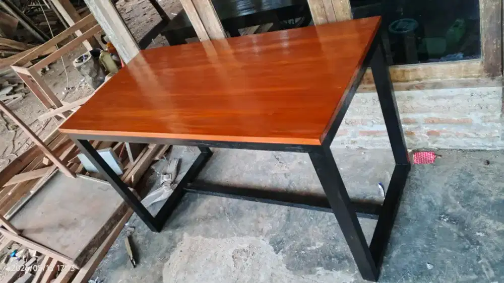 Meja custom komputer