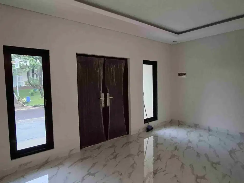 Rumah 2 Lantai Kamar Tidur 4 di Cluster Tengah, Dekat Mal!