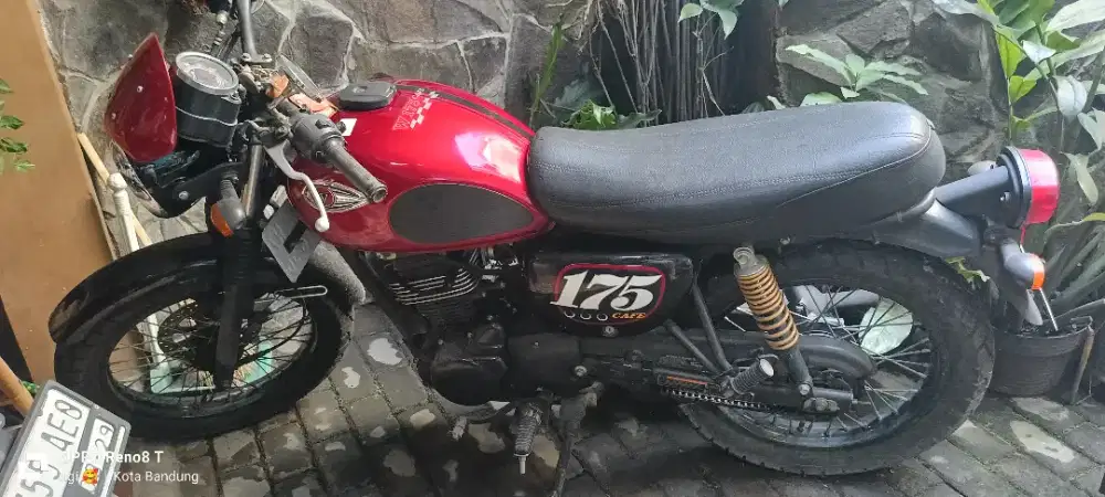 Jual Kawasaki W175 , warna merah THN 2019