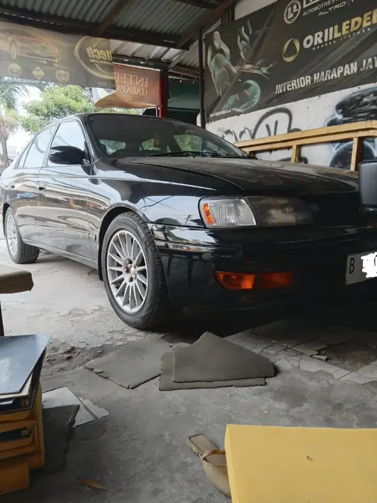 DIJUAL TOYOTA CORONA ABSOLUTE (1995) - HITAM