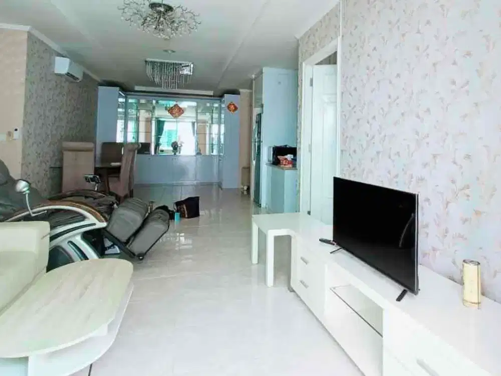 Di sewa apartemen 3 kamar tidur full furnish tower lourdes dekat ke moi di apartemen french walk moi kelapa gading Jakarta utara