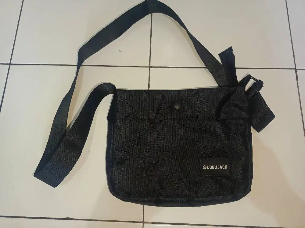 Dobujack Tas Pocket Black SlingBag Original Like New Banyak Sakunya