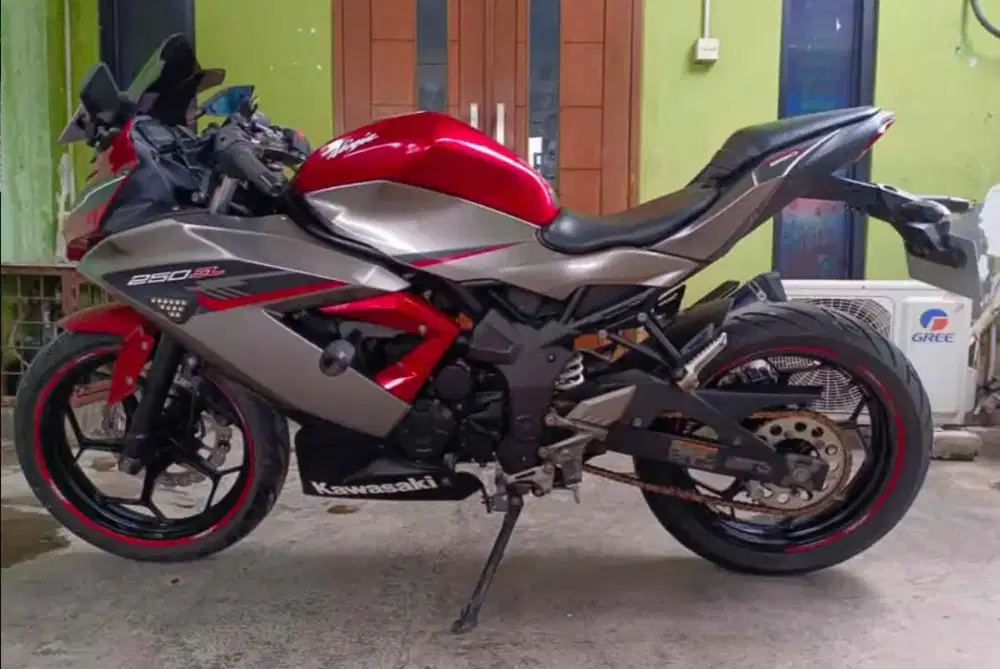 Kawasaki Ninja 250CC Mono fi Tahun 2019 Mesin Haluss Siap tancap Gass