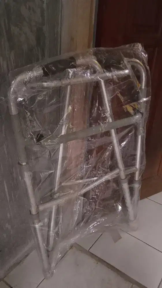 Alat bantu Jalan Lansia