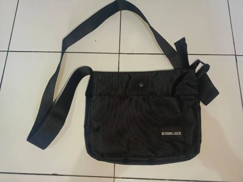 Dobujack Tas Pocket Black SlingBag Original Like New Banyak Sakunya