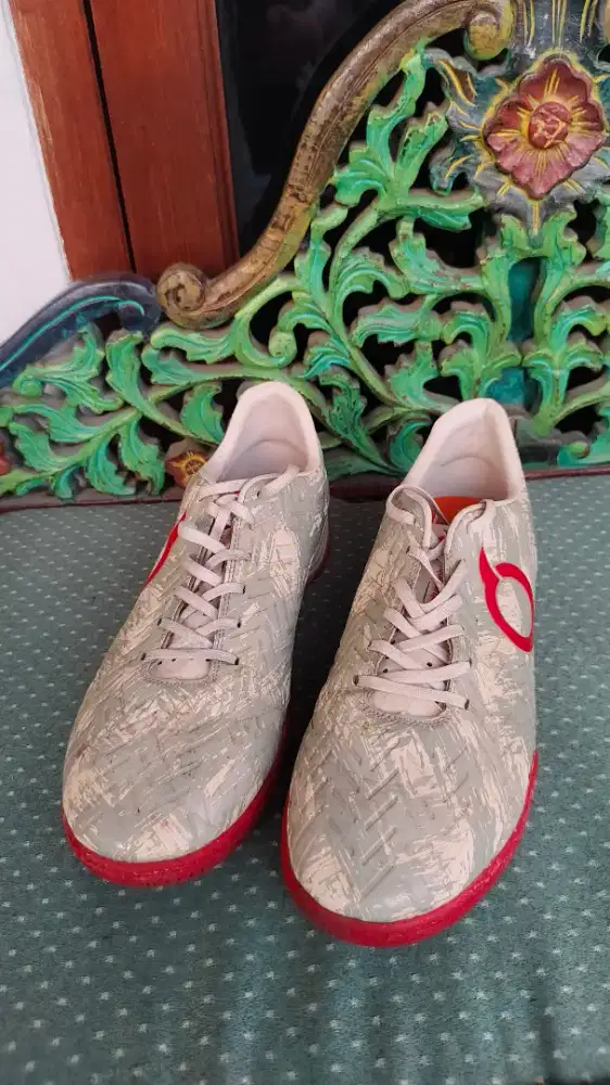 SEPATU FUTSALL ORTUSEIGHT