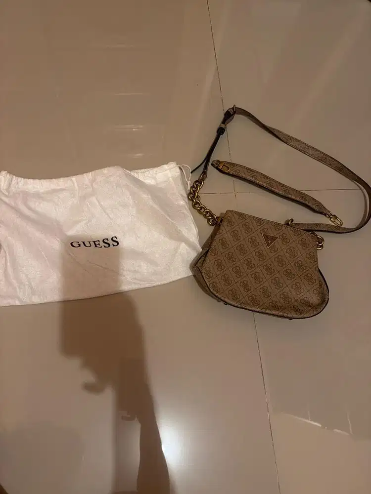 Tas Selempang GUESS
