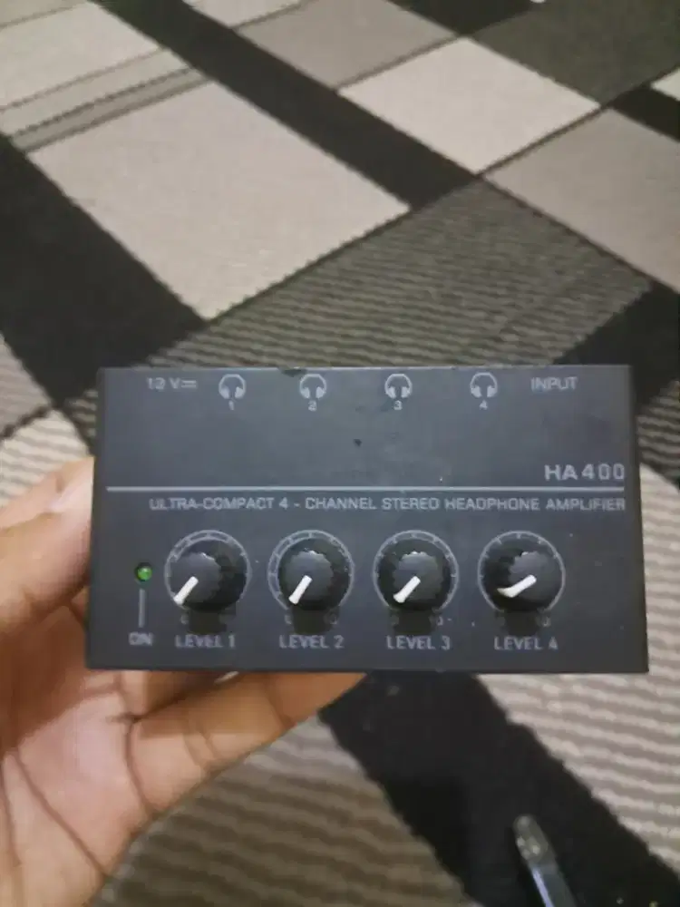 Headphone amplifier HA400