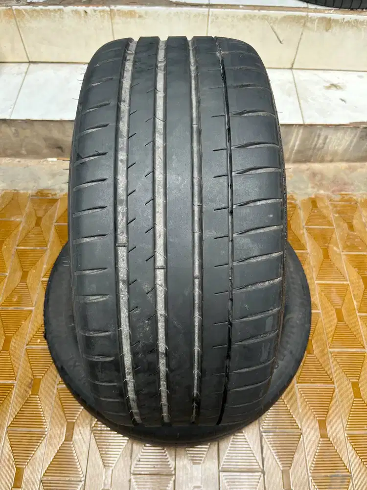 Ban Michelin Pilot Sport 4S  235 35 r19  1Pcs