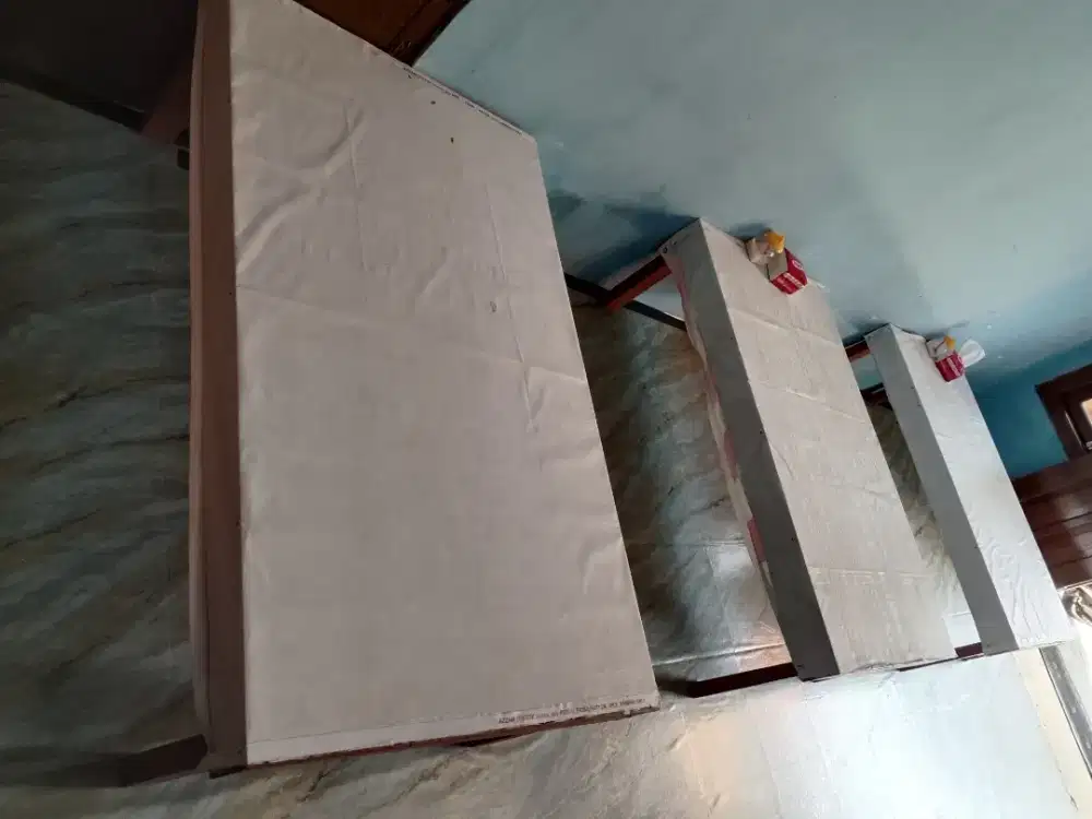 Meja lesehan bahan kokoh