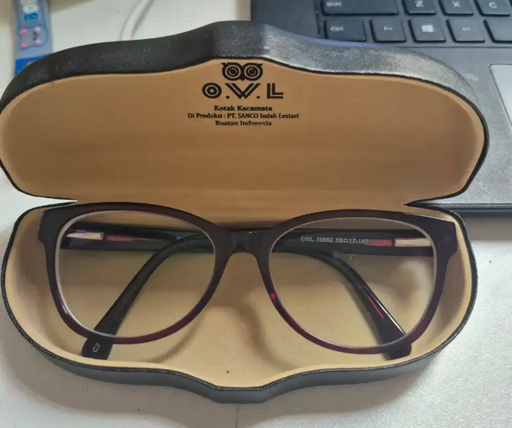 Kacamata cat eye