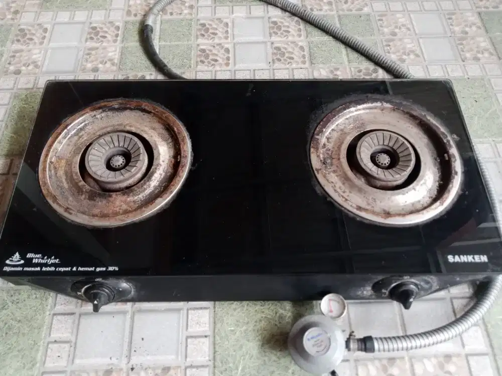 kompor gas Sanken  2 tungku tempred glass