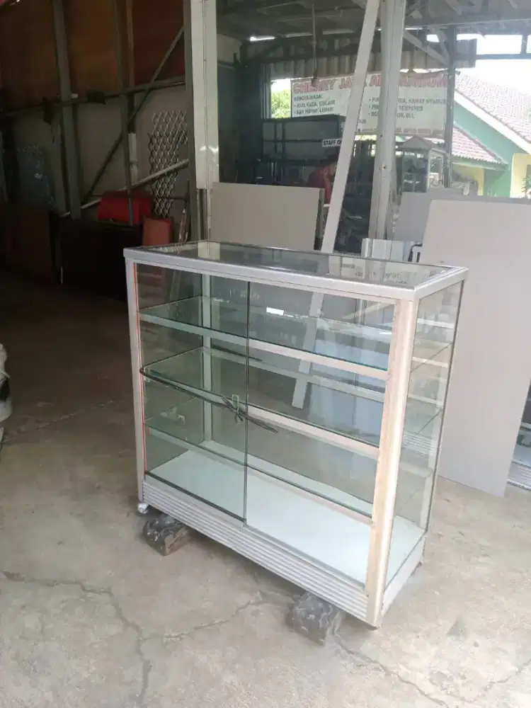 Etalase 1m  seken /cod