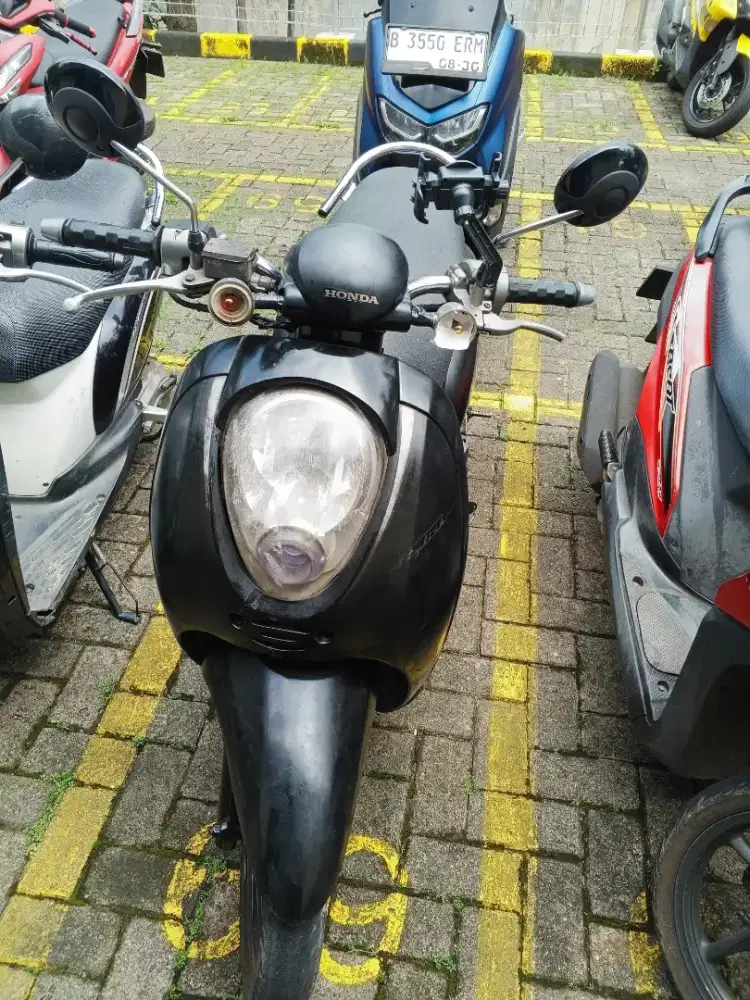 Di jual motor Honda Scoopy karbu THN 2010