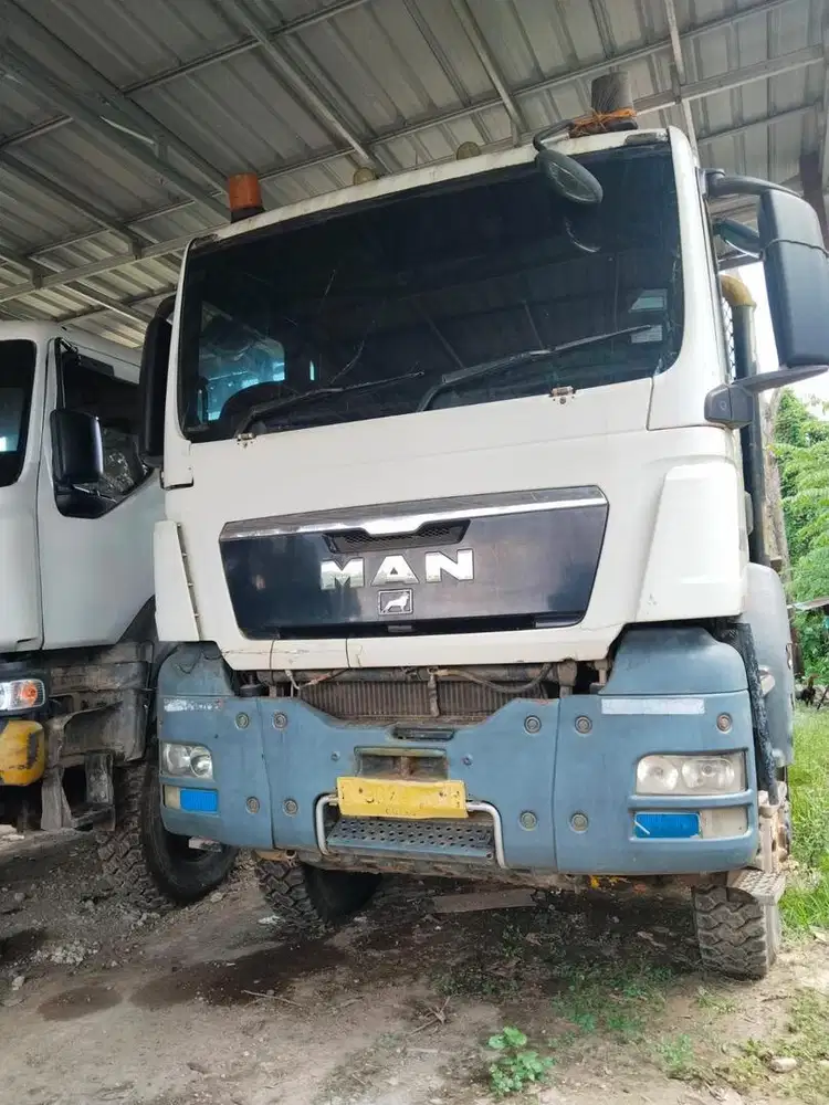 Jual tractor head MAN 6x6 tahun 2011