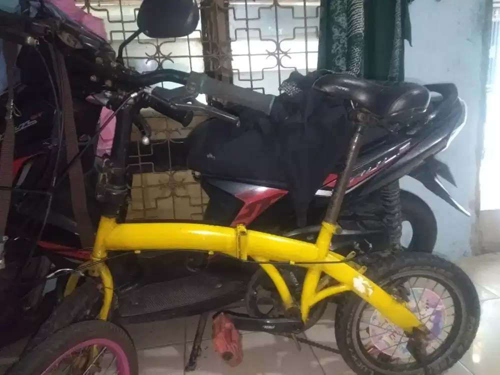 Sepeda lipat kuning UK 16