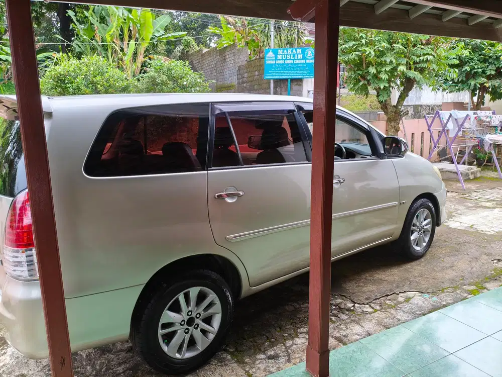 Toyota Kijang Innova 2009 Bensin
