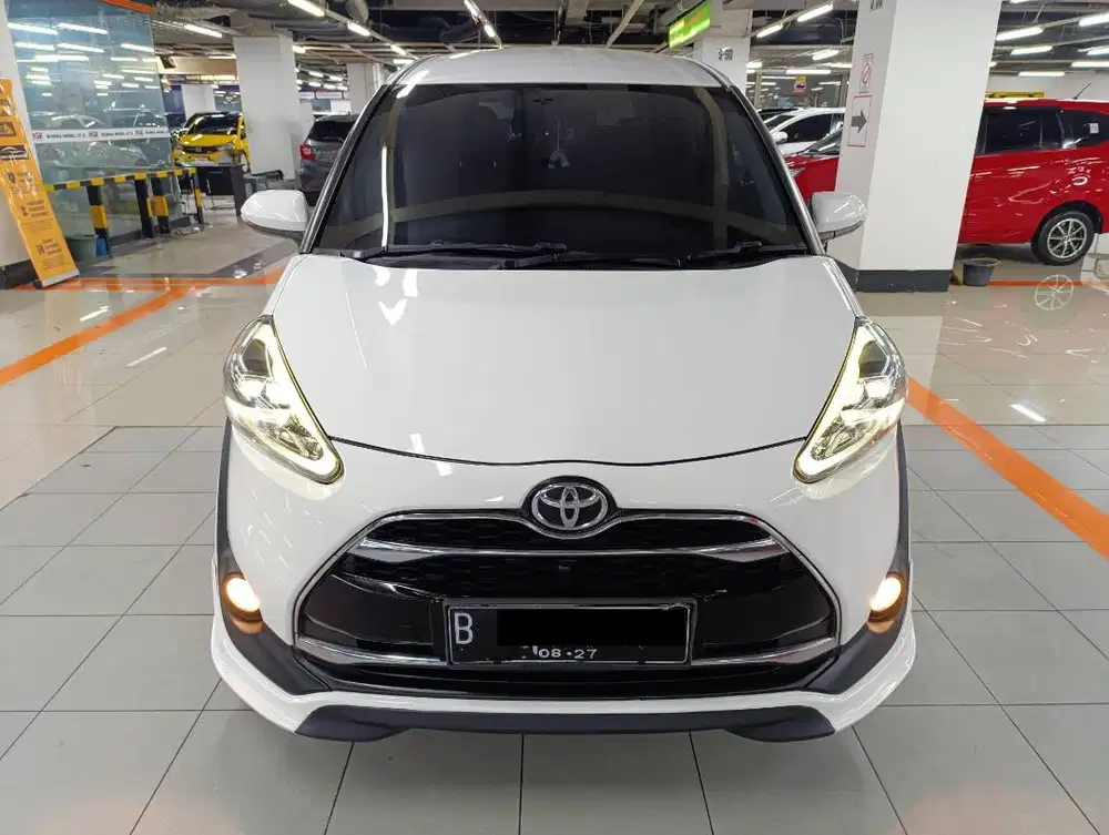 DP 15 juta Toyota Sienta Q 1.5 AT Tahun 2017/2018