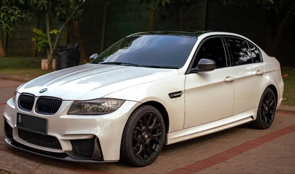 BMW E90 325i 2011 AT – Low KM, Terawat, Siap Pakai