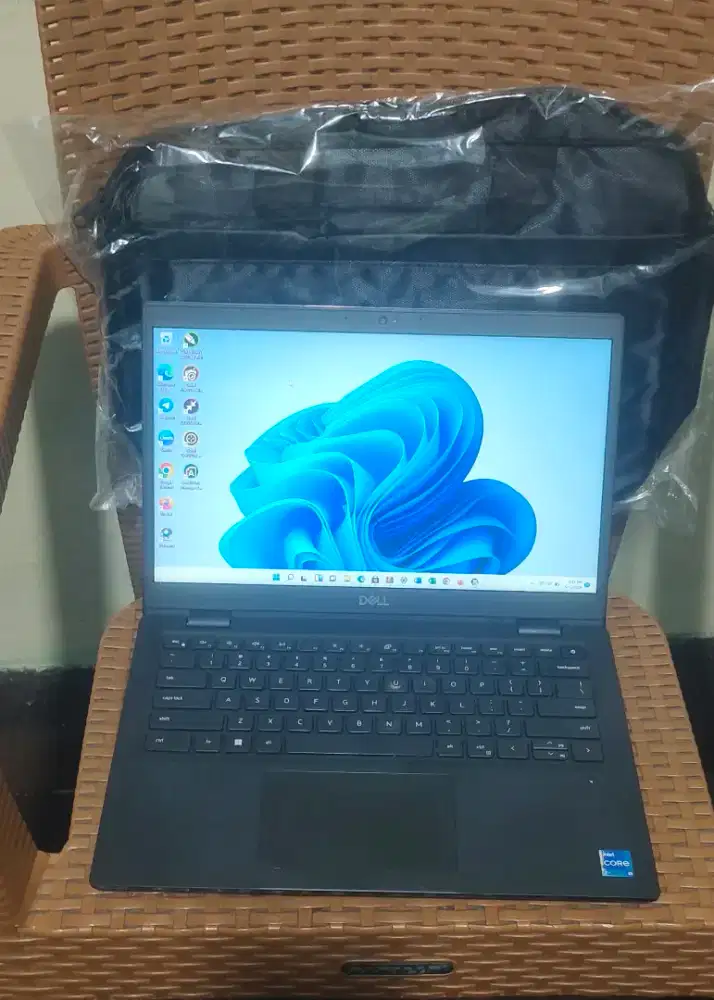 laptop Dell I5 gen11 NOMINUS ram 8GG SSd 256GB Intel iRis 4.7jt