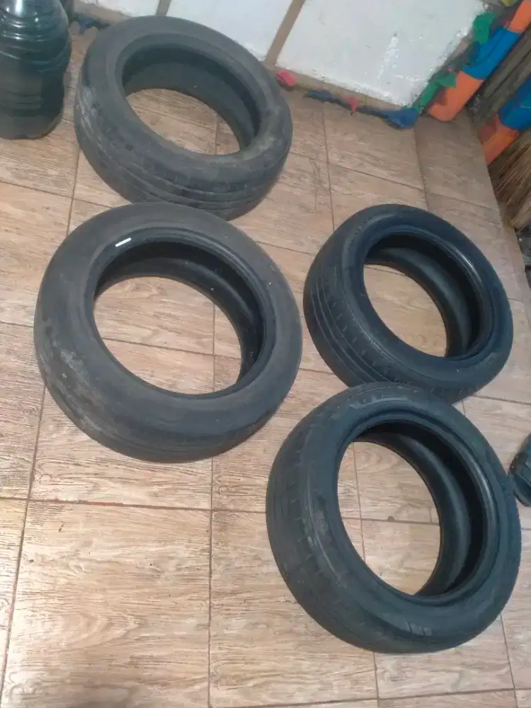 Ban mobil 4pcs ring 17 merk Champiro