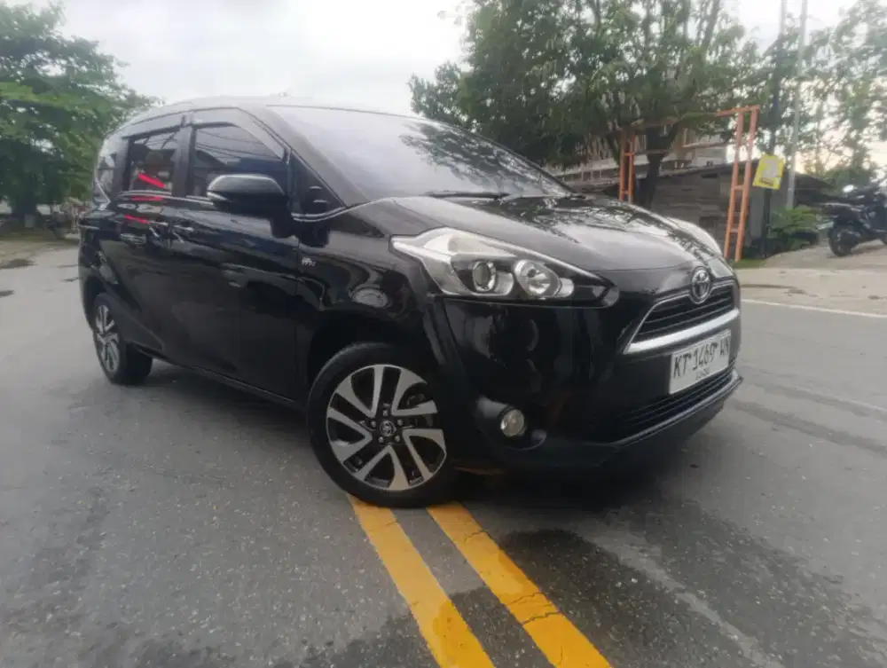 Toyota Sienta V A/T 2019