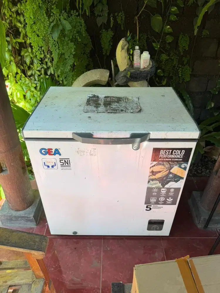 Dijual freezer GEA 210L