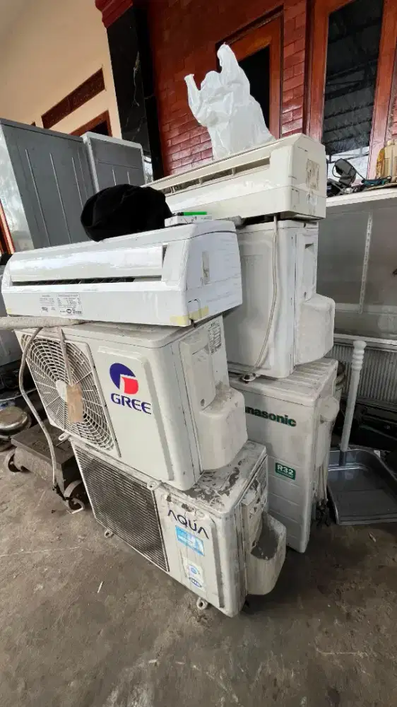 Menerima bongkaran Elektronik AC rusak