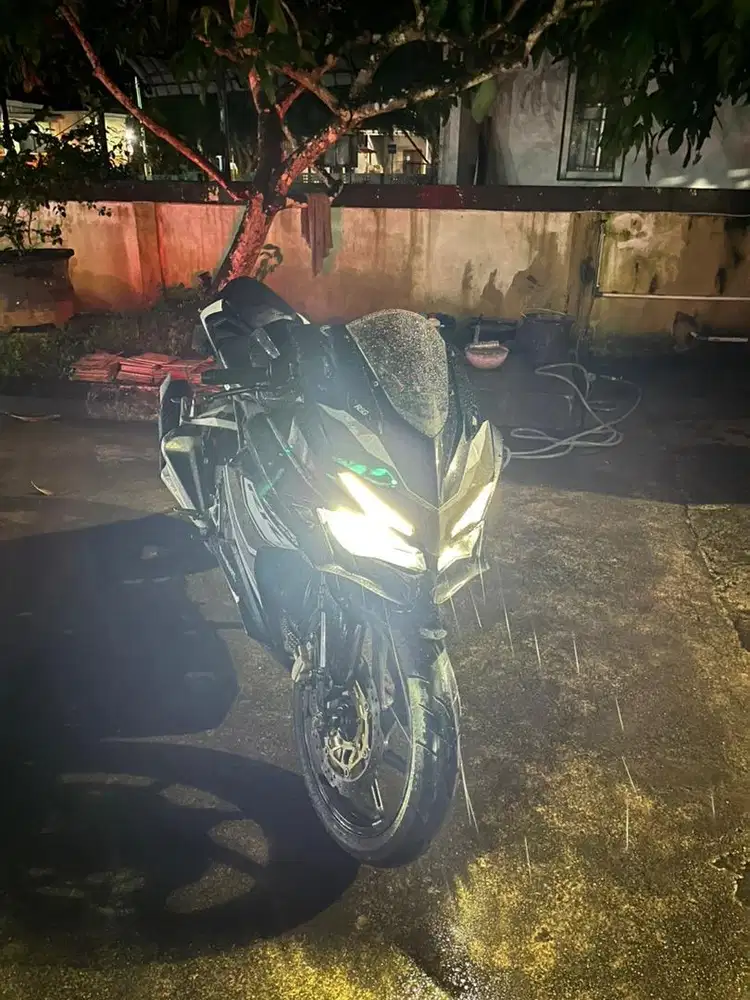 JUAL BELI CBR250RR TAHUN 2018 AYO BISA DI NEGO BISA KIRIM LUAR DAERAH