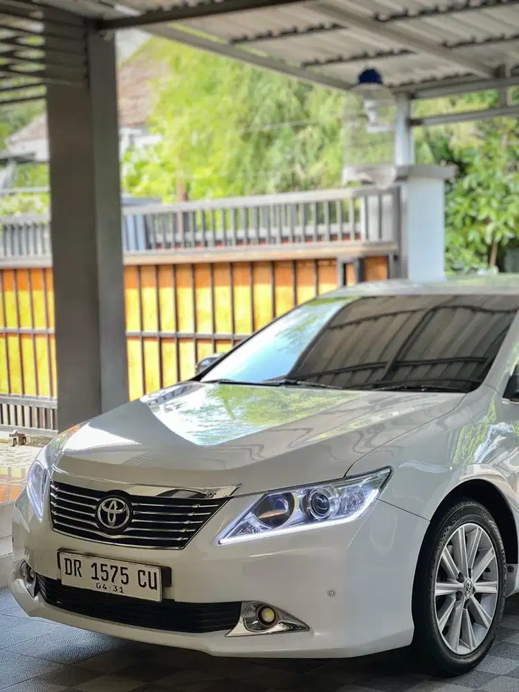 Toyota Camry 2.5 V A/T ISTIMEWA