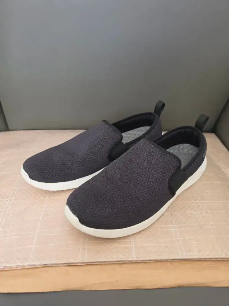 SEPATU SLIP ON CROCS HITAM BLACK