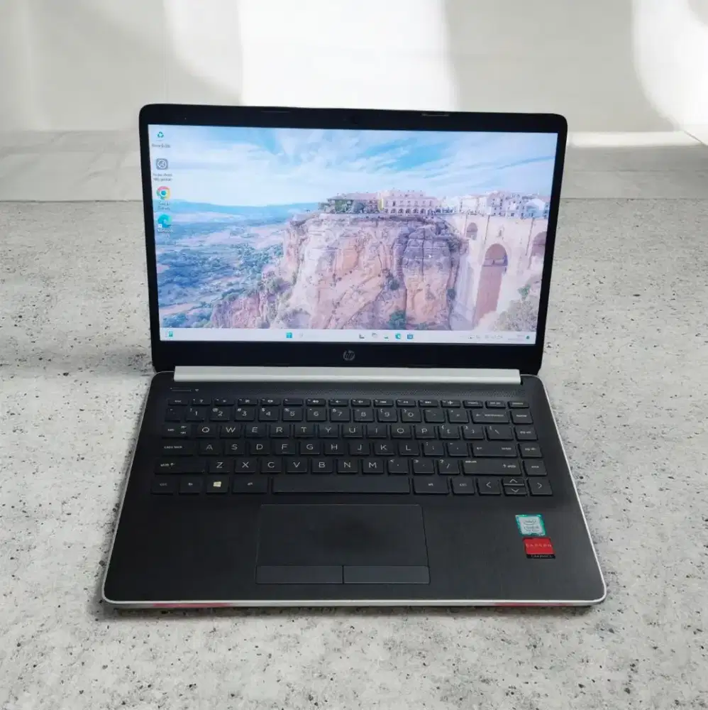 HP i5 8250+vga radeon
