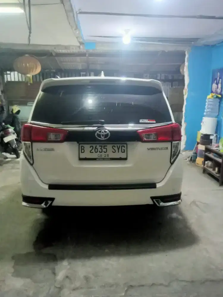 TOYOTA INNOVA VENTURER DIESEL.  AT. 18