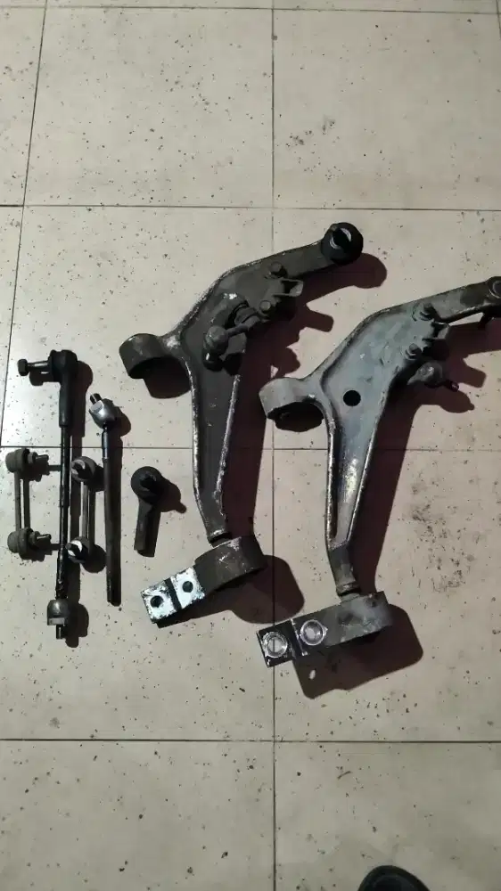 Lower arm nissan xtrail t30 tahun 2003