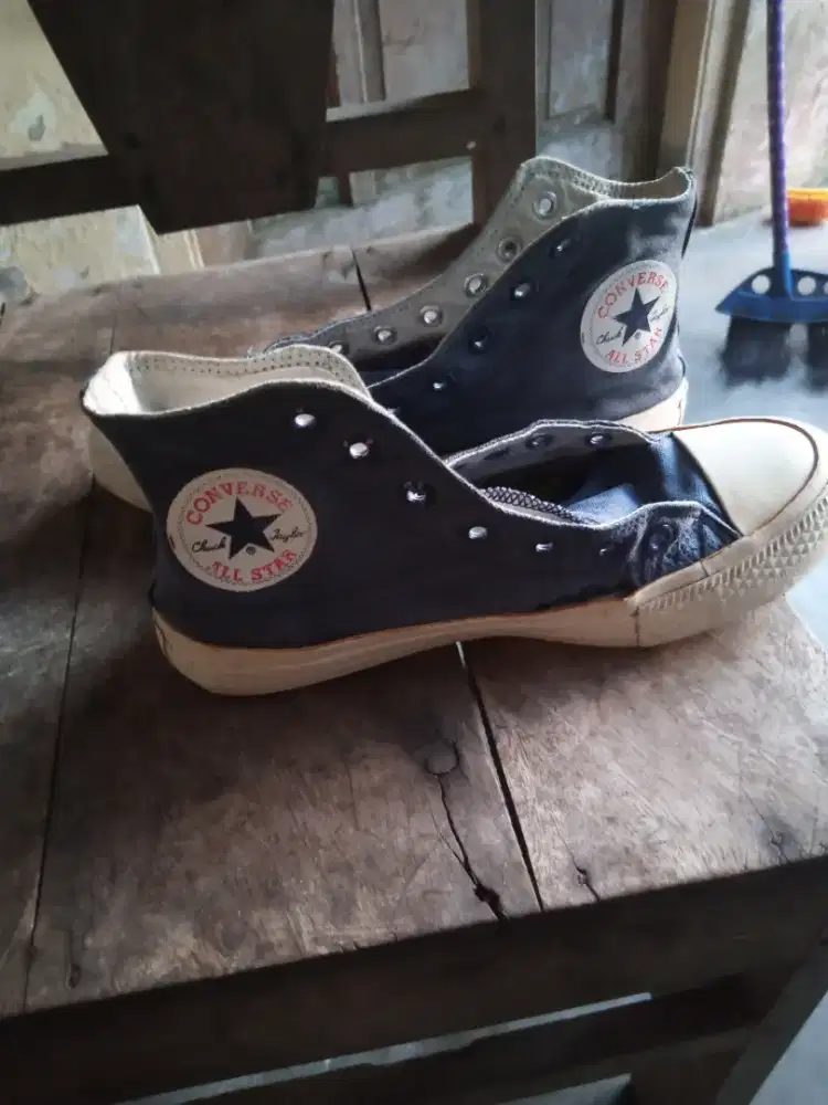 Borongan semua total dapat 2 sepatu merk Converse dan airwalk