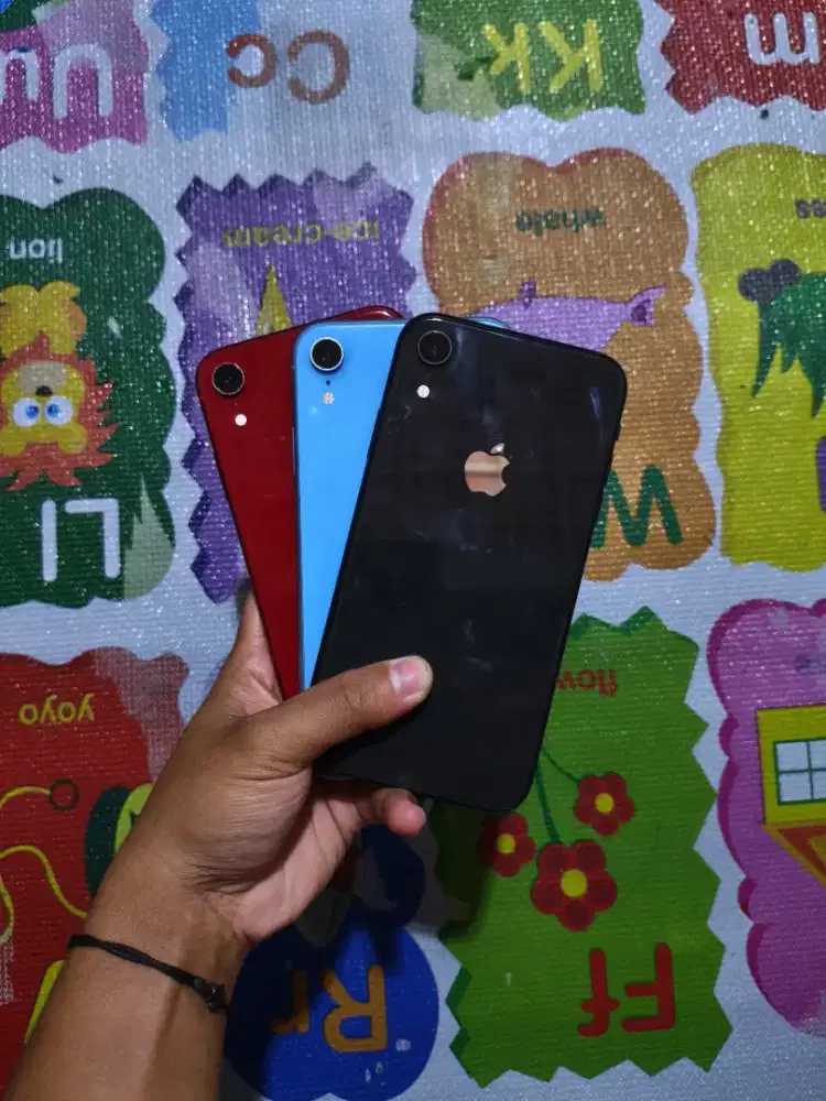 iPhone Xr 64GB & iPhone Xr 128GB