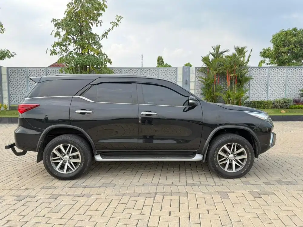 Dijual toyota fortuner vrz solar 4x2 AT orijinal antik khusus penggema