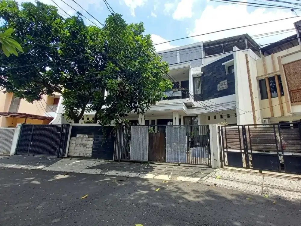 Rumah 2Lt di Kedoya Angsana Taman Kedoya Baru Kebon Jeruk