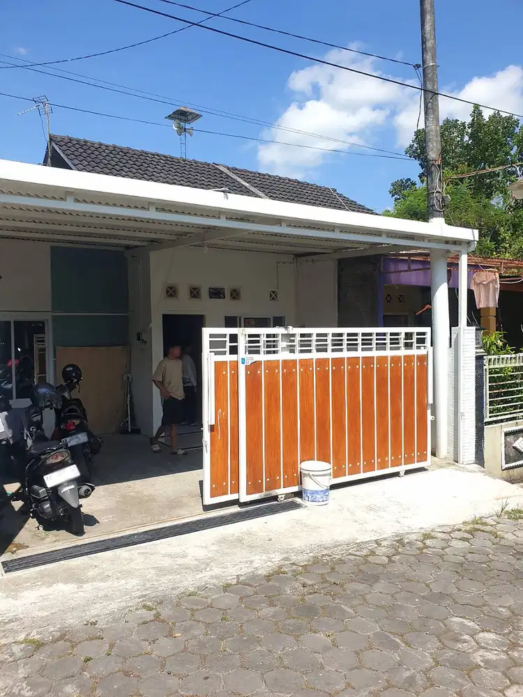 Rumah Apik Lingkungan Perumahan di Guwosari
