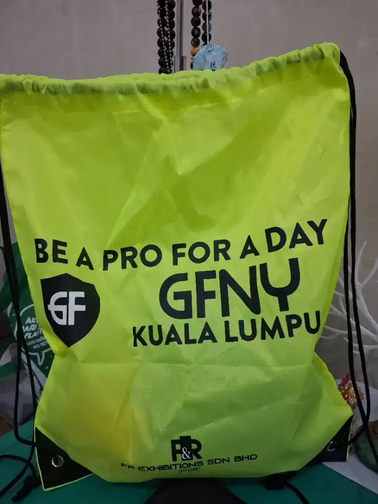 Tas serut warna kuning 
Neon tas gfny malaysia 
Limited edition 
Bar