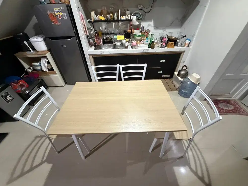 Set Meja Makan minimalis