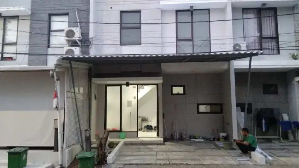 Di sewa kan Rumah di cluster River Garden , Galuh Mas