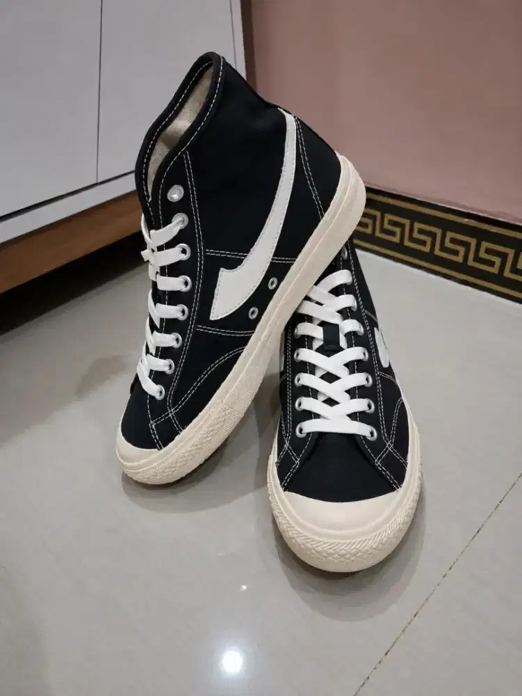 Sepatu Compass 41 BU
